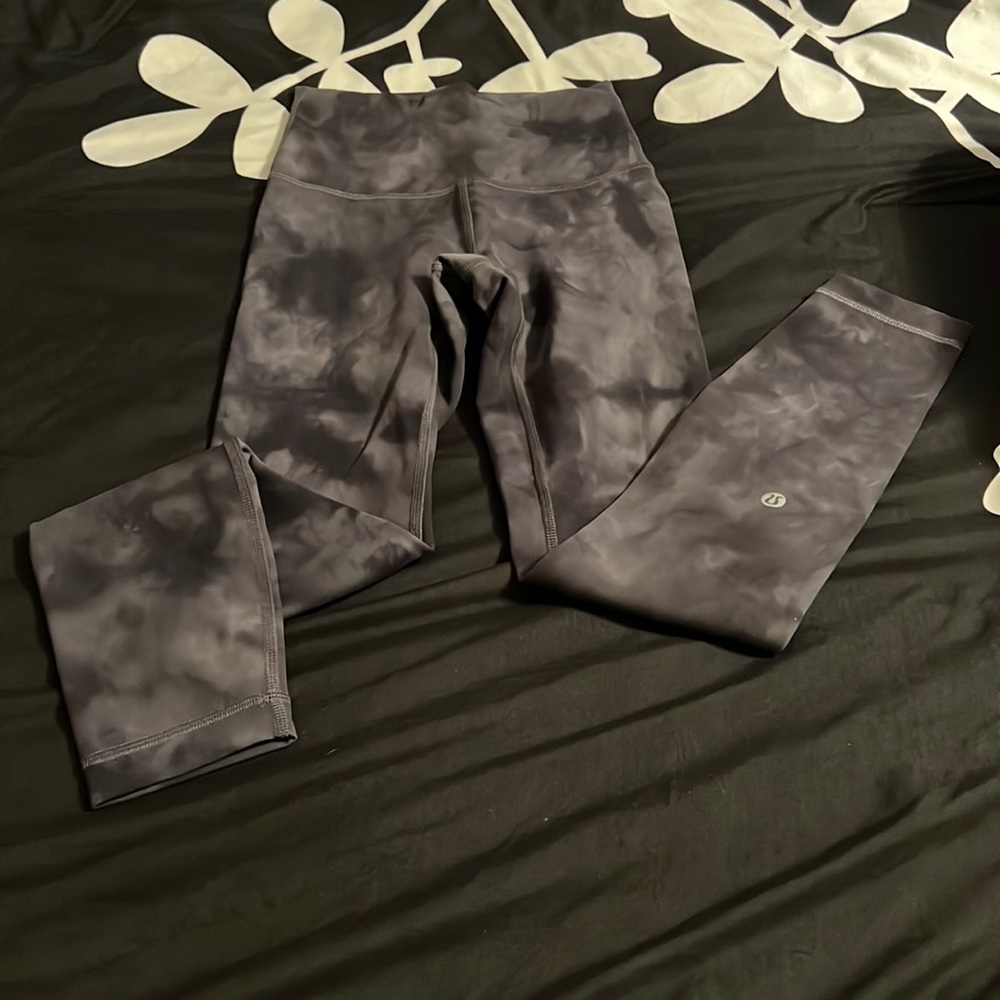 Lululemon wonder train leggings - size 2, 25"
